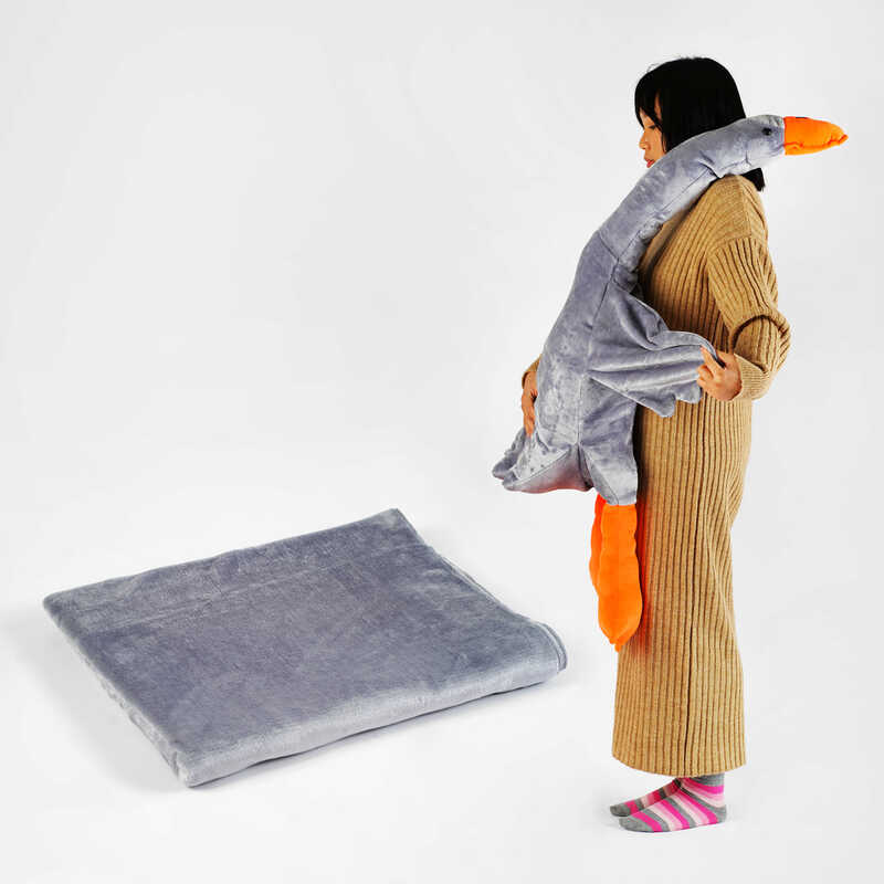 гр М`яка іграшка "Гусак-обіймак" 81651 (20) З ПЛЕДОМ 101х93 см, висота іграшки100 см, колір сірий