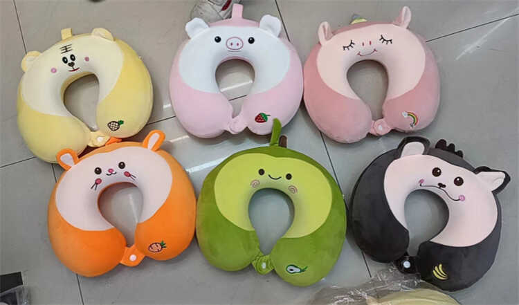 Подушка-підголовник M 16208 (50) довжина 31 см, ВИДАЄТЬСЯ ТІЛЬКИ МІКС ВИДІВ