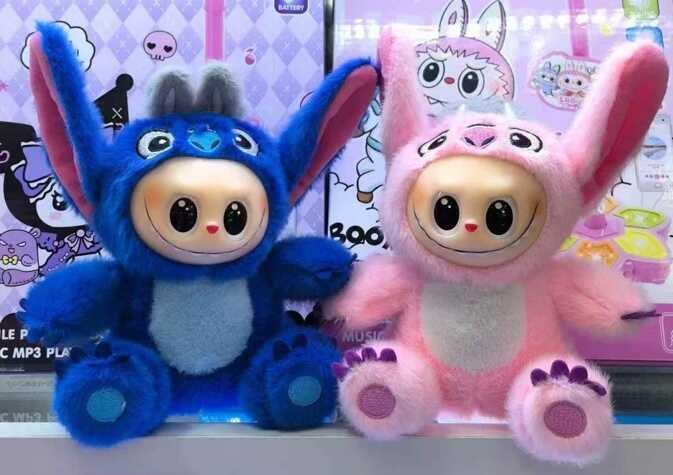 М`яка іграшка-брелок M 19807 (240) ЦІНА ЗА 1 ШТУКУ, сидяча, висота героя 17 см, карабін